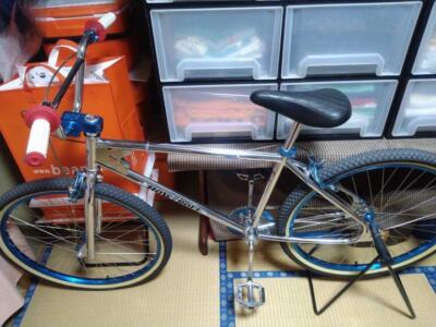 STUSSY HOW i ROLL BMX 要タイヤ、チューブ交換 STUSSY HOW i ROLL BMX 要タイヤ、チューブ交換 - メルカリ