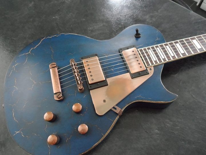 Axl Badwater Guitar (Les Paul copy) Blue Crackle Finish in Paisley