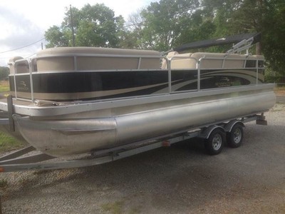 2014 Bennington pontoon boat