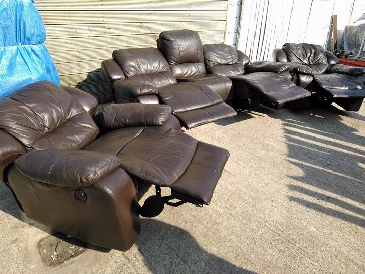 Italian brown leather 3 piece suite with electric recliners on settee 2