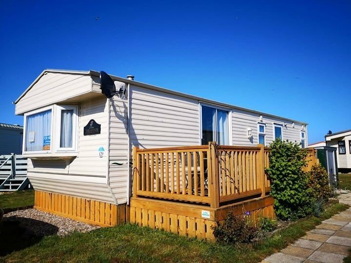 2002 Willerby Manor static caravan (35x12) 6 Berth sited Tingdene North Denes Park in