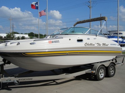 Four Winns 214 Funship 24' Deck Boat (Damaged Engine)