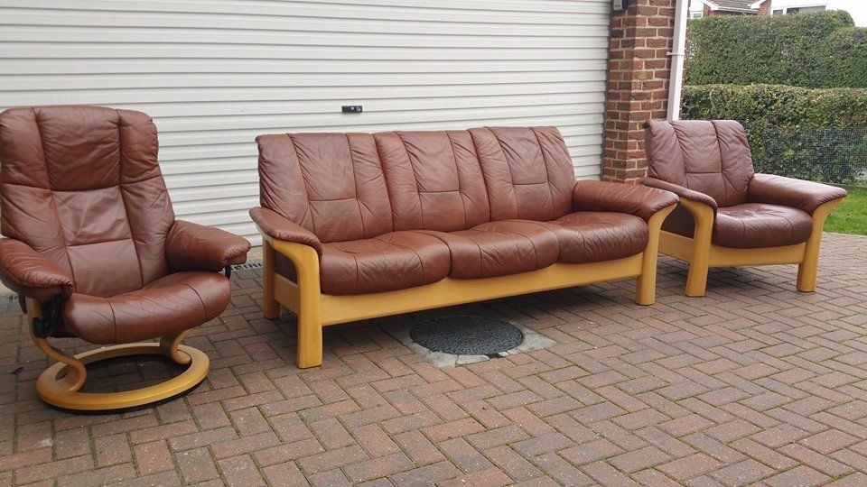 Ekornes Stressless 3 seater sofa & 2 leather chairs 1 reclining in