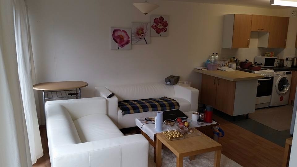 Large 1 bed council flat + £3000 incentives want to swap with 23 in