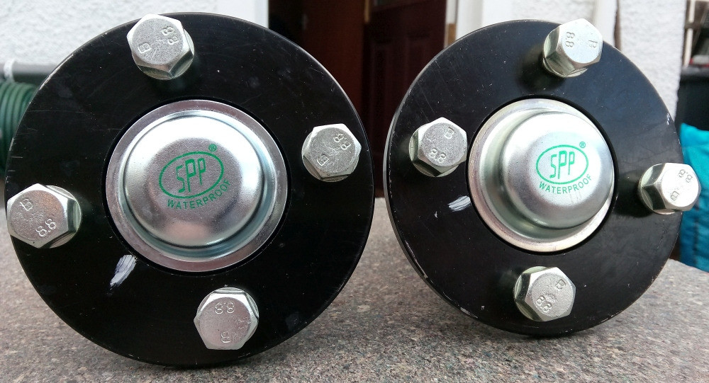trailer wheel hubs and stubs sealed units & water proof 950kg high