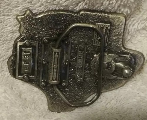 VINTAGE BELT BUCKLE DALLAS TEXAS LONE STAR STATE DALLAS COWBOY CATTLE RANCH 1985