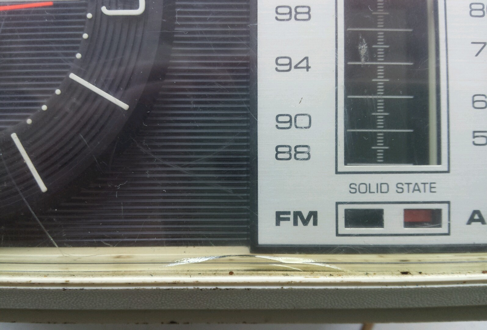 Vintage GE General Electric Solid State Tabletop AM/FM Alarm Clock Radio C4500A