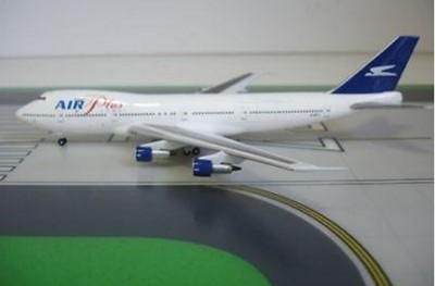 1:400 Aviation400 Air Plus Comet Boeing 747-212B J2-KCV Rare Limited Edition.