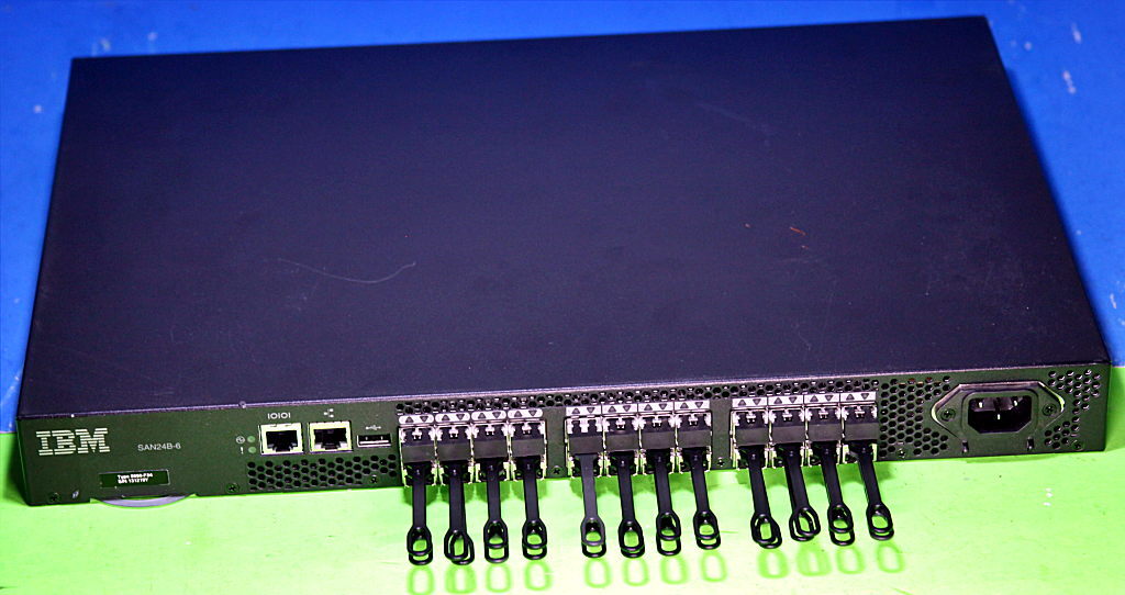SAN24B-6 IBM 8960-F24 Brocade G610 w/ 24x Active Ports Ent