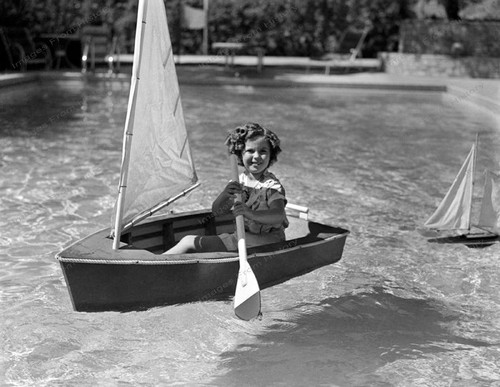 Shirley Temple アクアリウム 8x10 Print Shirley Temple Cute Pool with Boat #079 | eBay