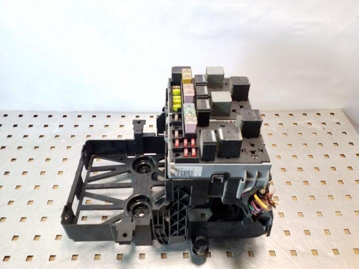 Ford Transit Furgon 6c1t14a067ca Bloc De Fusible 2.20 Diesel 114kw 25121734