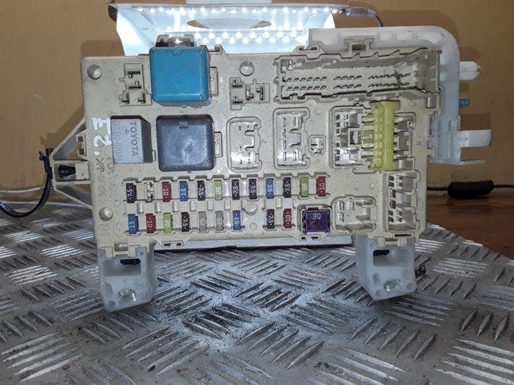 Toyota Corolla Estate E14 892210f010 4171813876 Bloc De Fusible 2.40 25477341