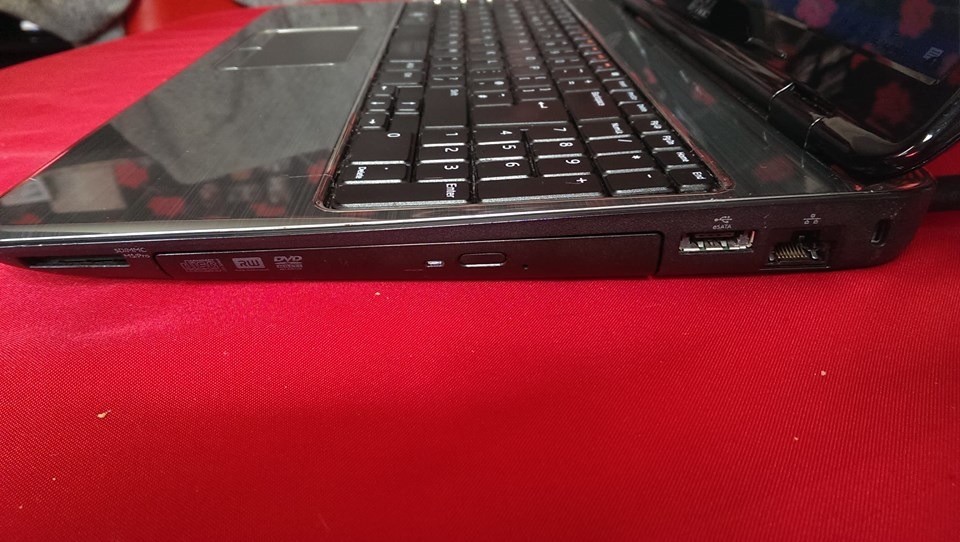 Dell Tablet detachable keyboard T06G windows 10 64gb ssd 2gb ram in