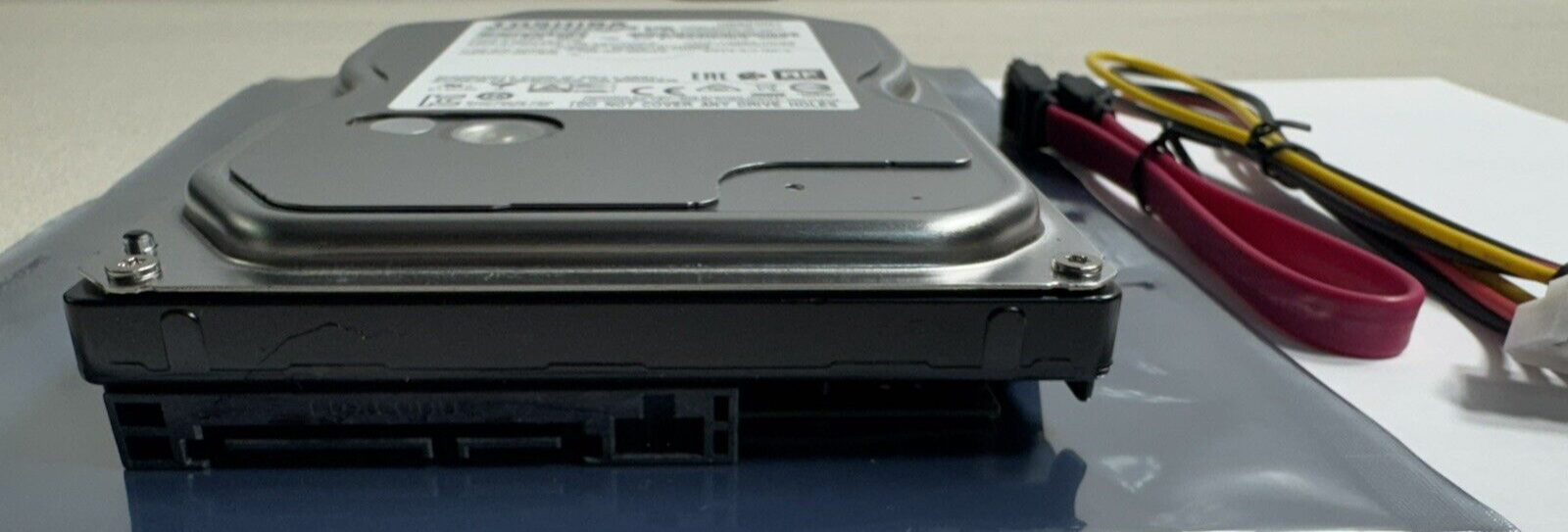 Toshiba DT01ABA100V 3.5" SATA Internal Hard Drive 1TB w/Cables 4 PC/CCTV/DVR/NVR