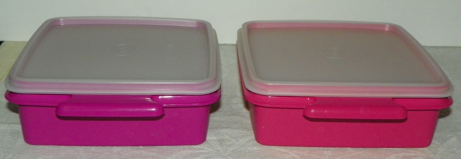 Tupperware Square Away Sandwich Container 1362 Pink and Fuschia NEW Old Stock