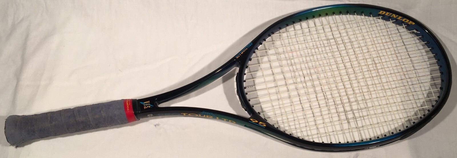 Dunlop Pro Tour LTD. 95 No. 3. 4 3/8 w/ Tourna Grip and