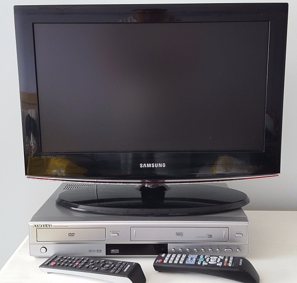 Samsung 22" LCD TV + Samsung DVDV5600 DVD Player / VCR Player Recorder