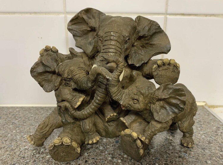 Beautiful Elephant Collectable Figurine Of A Mother & Her Babies, Heavy