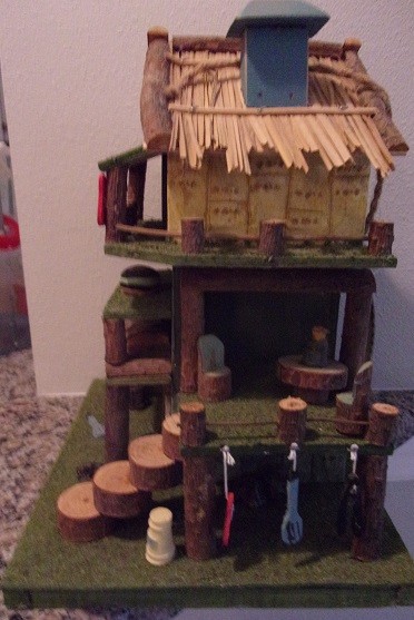 BIRDHOUSE: Hoppie's Bar & Grill Country Restruant Wood Bird House