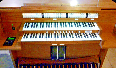 Allen Renaissance Protege C-8c Two-Manual Organ, MIDI.  Internal Speakers
