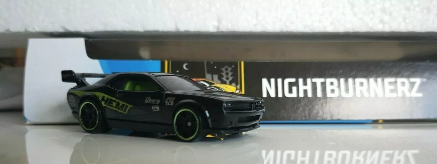 【激レア】Hotwheels Color Ravers② Hot Wheels Dodge Challenger Drift Car Black Green