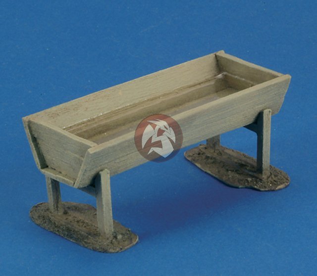 Royal Model 1/35 Wooden Animal Drinking Water Trough [Resin Farm Diorama] 584