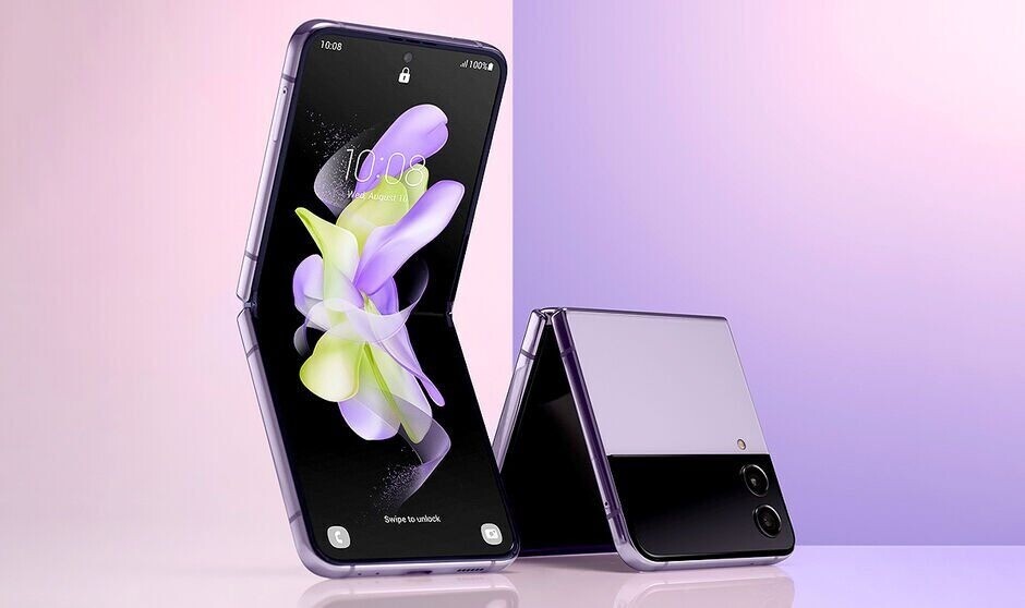 Samsung Galaxy Z Flip 4 5G Purple 256GB Unlocked With Warranty in Sheffield, South Yorkshire