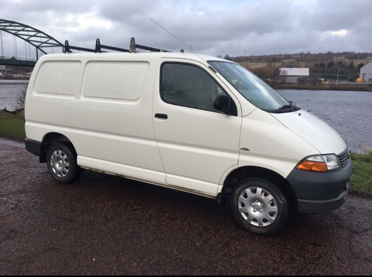 Toyota hiace 2005
