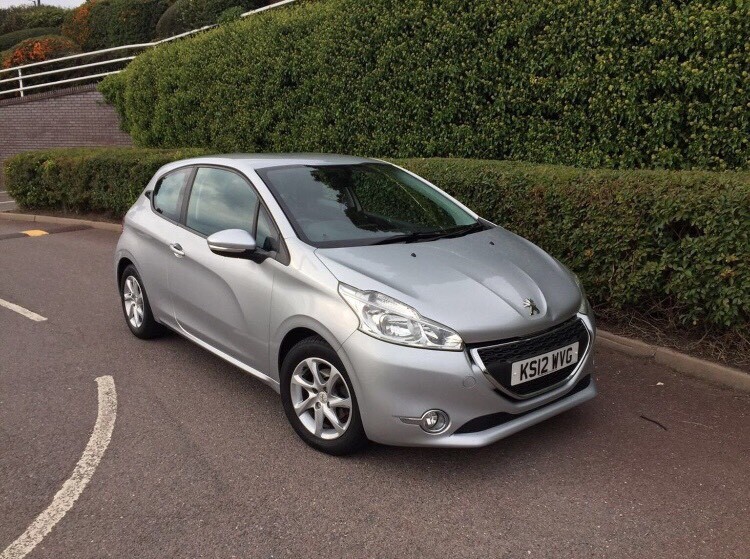 Peugeot 208 2012