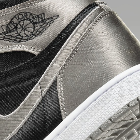 Pre-owned Jordan Nike Women's Air  1 Retro High Og (fd4810-010) Expeditedship In Black, Medium Grey