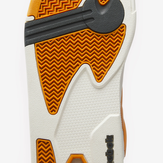 Pre-owned Reebok Pump Omni Zone 2 Basketball Shoes 'white/orange'- If4775 Expeditedship