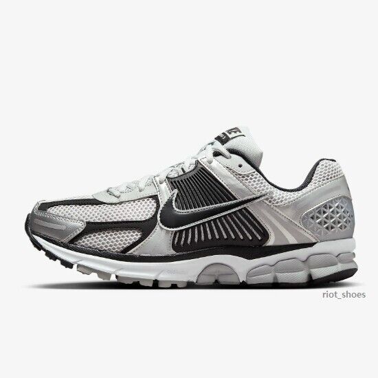 Кроссовки Nike Zoom Vomero 5 Серебристый металлик (FJ4151-004) Доставлены в кратчайшие сроки