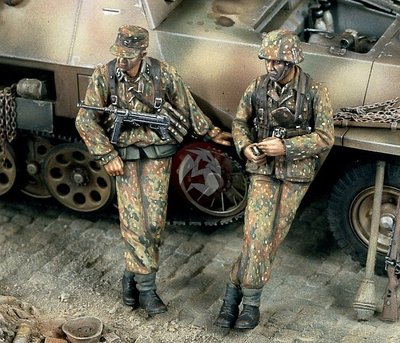Verlinden 1/35 At the Roadside German Waffen-SS Infantry WWII 2 Figures 1371