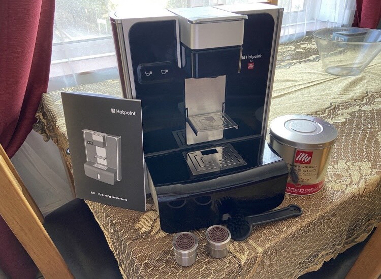 Hotpoint coffee machine Espresso illy as new in Greenwich, London