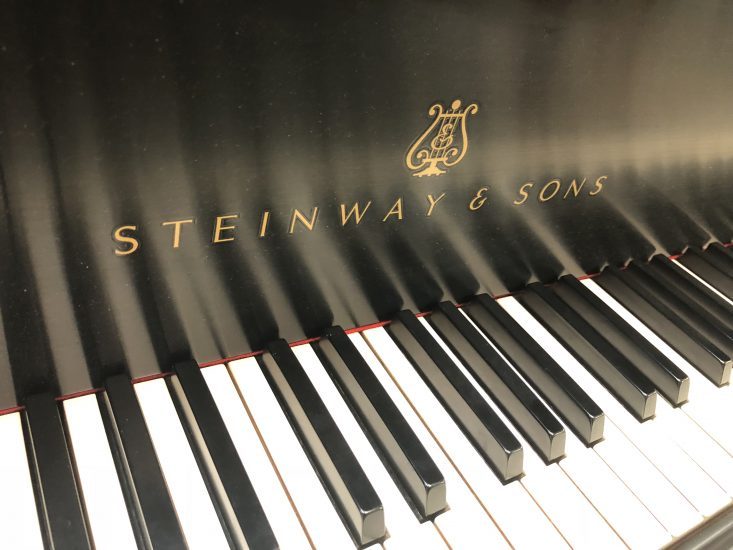 Steinway & Sons M