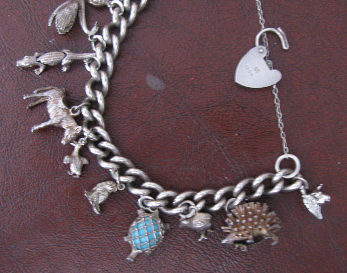 Vin. Sterling Silver Charm Bracelet Nicely Hallmarked 14 Beautiful Charms