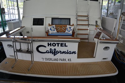 55 ft. Californian, Live-Aboard Yacht-Hand washed weekly- Serviced at 50 hours