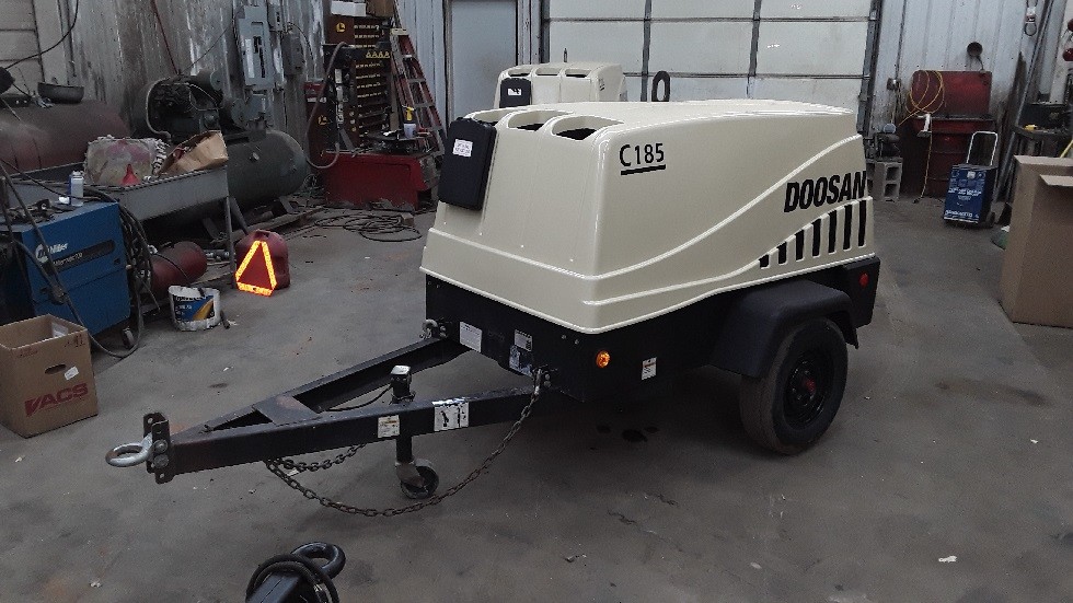 2012 Doosan 185 cfm Towable Air Compressor 1992 Original Hours