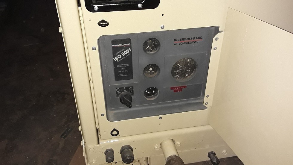 Ingersoll Rand 170cfm Skid Mounted John Deere Diesel Air Compressor ONLY 1090hrs