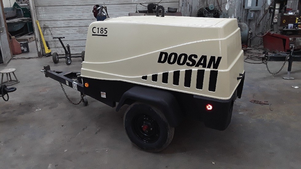 2012 Doosan 185 cfm Towable Air Compressor 1992 Original Hours