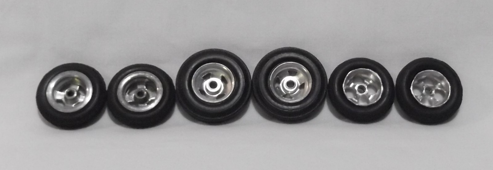 Vintage 1/24 Scale Slot Car Wheels Lot of 6 with Tires.