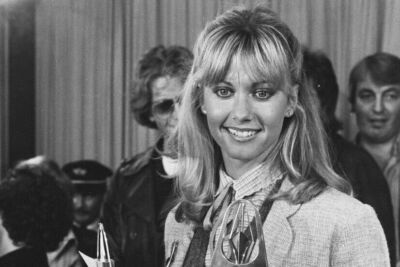 527623 OLIVIA NEWTON JOHN 80s 90s Retro Vintage Photo 24x18 WALL PRINT POSTER