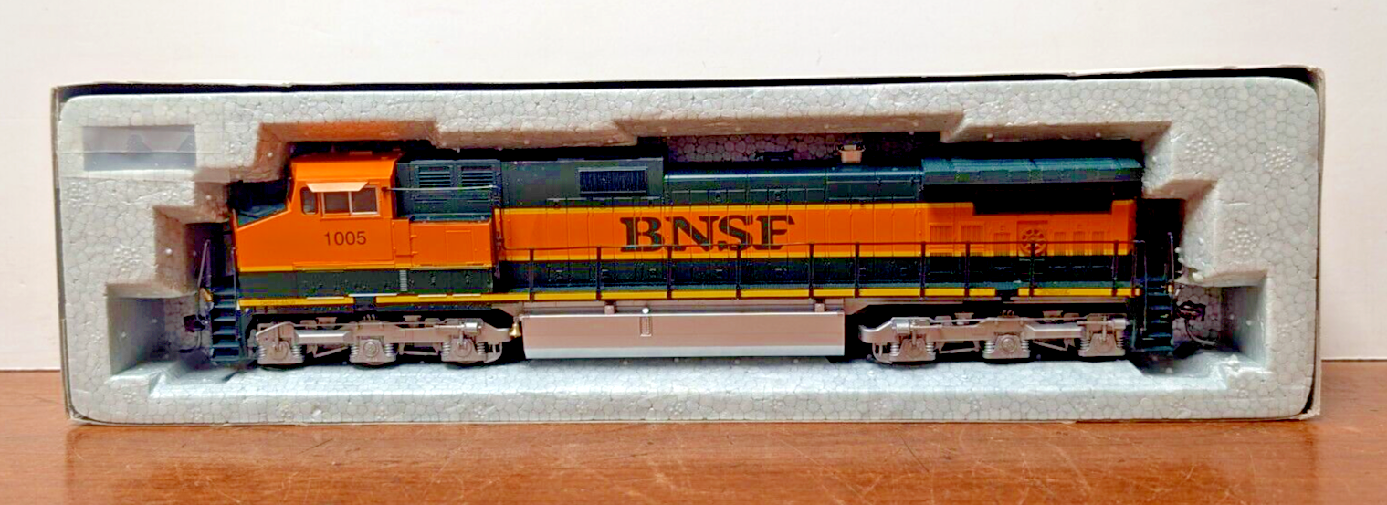 鉄道模型 KATO GE C44-9W DASH9 37-1902 BNSF #1005 HO KATO 37-1902 GE C44-9W DASH 9 BNSF # 1005 DCC INSTALLED