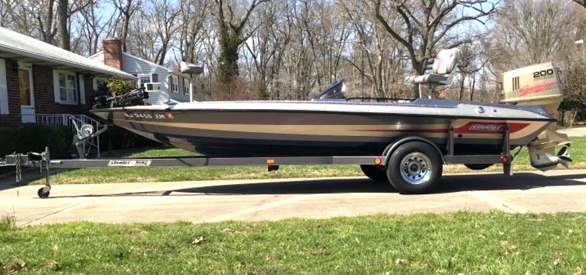 1988 Stratos 289V Bass Boat Special Edition w/Matching Trailer & Suzuki 200