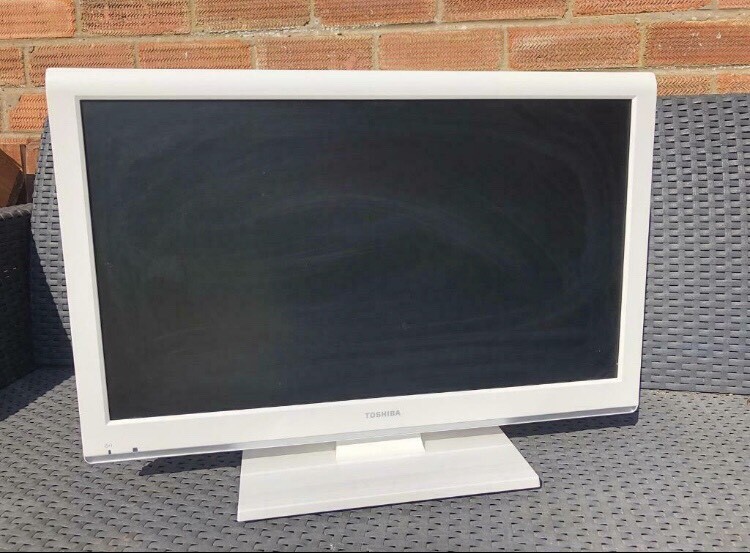 Toshiba White TV DVD Combi 23 inch 23DL934B LCD in Hessle, East