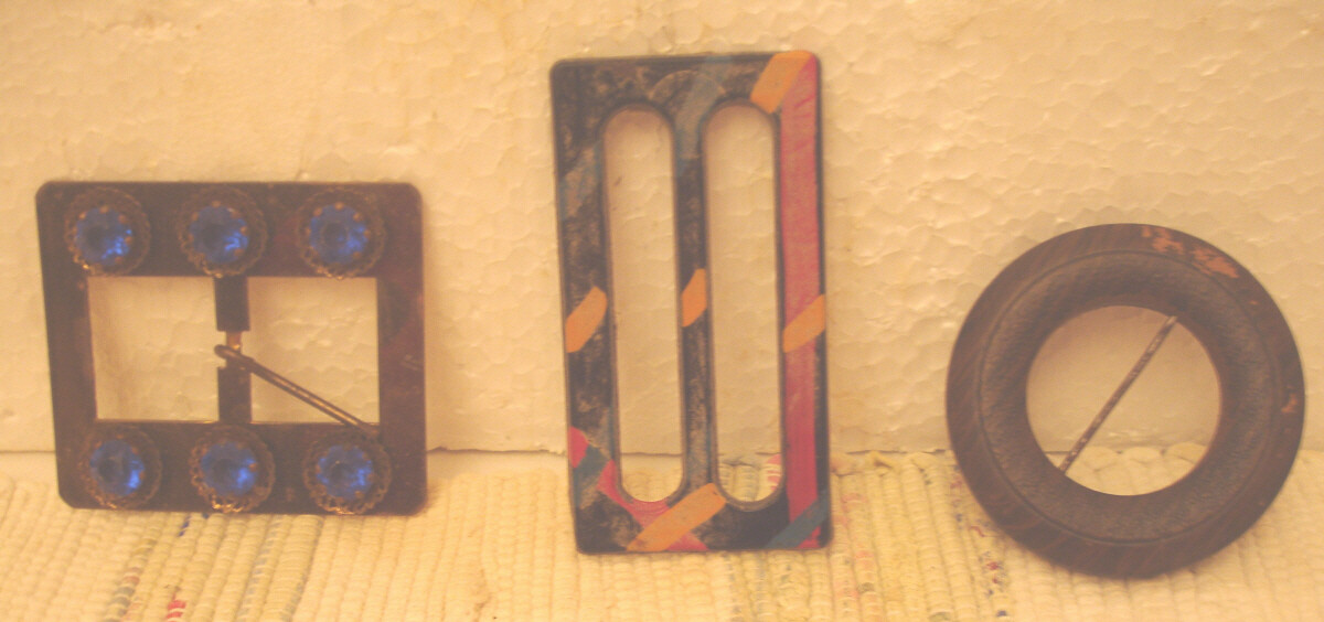 Great Vintage Lot of 7 Art Deco Ladies Belt Buckles Slides - Plastic Metal Wood