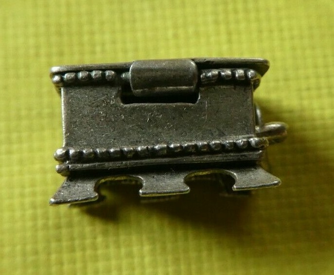 Vintage Beau Sterling Silver Opening Hope Chest Charm