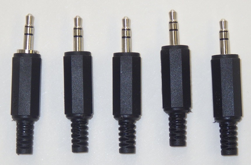 3.5 mm, Vertical, Stereo Plug w/Strain Relief  Package of 5