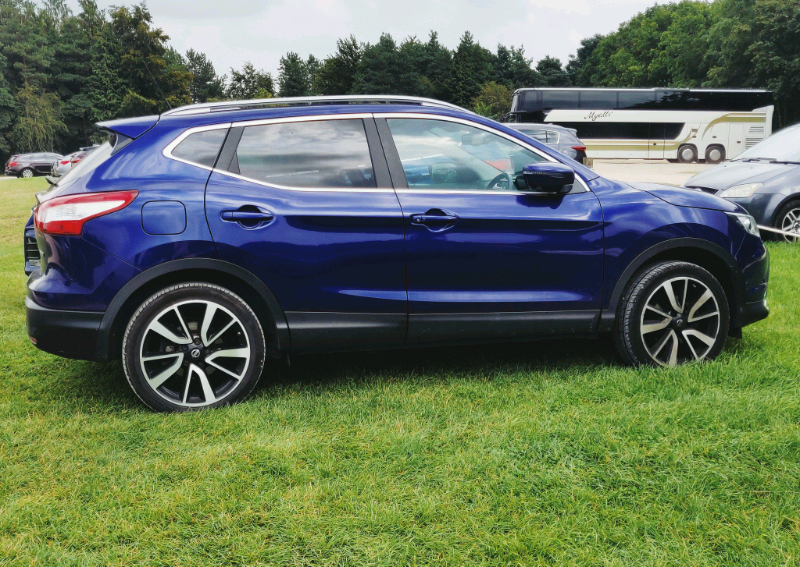 Nissan qashqai blue