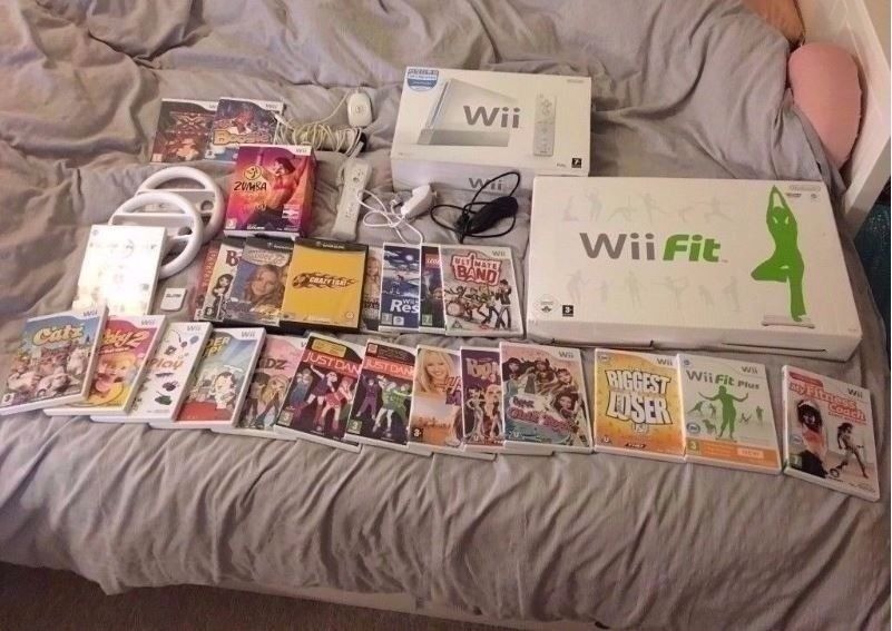 MASSIVE BUNDLE! NINTENDO WII CONSOLE, WII FIT BOARD & 25+ GAMES inc